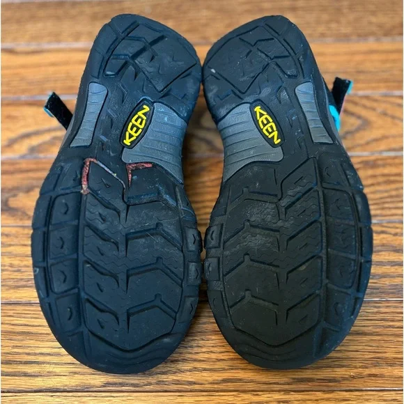 Kid’s Keen Rainbow Tye Dye Closed Toe Sandals Size 3 - Picture 4 of 4